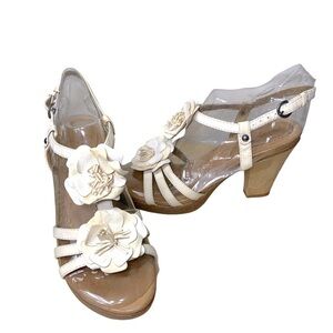 NAYA Cream Upper Leather Straps 3D Floral Wood Heel Sandals Ankles Shoes Sz 6